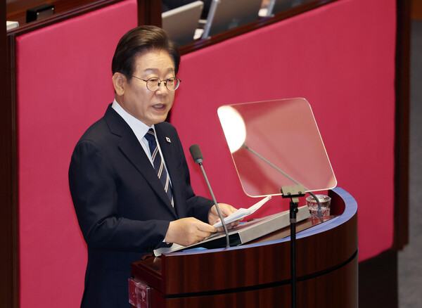 이재명 대통령이 26일 서울 여의도 국회 본회의장에서 정부의 2차 추가경정예산안 제출과 관련해 첫 시정연설을 하고 있다. 2025.6.26. 연합뉴스