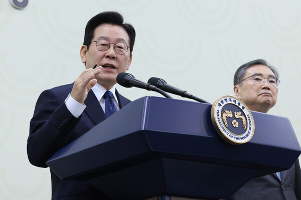 이재명 대통령이 1일 경주화백컨벤션센터(HICO)에서 열린 2025 아시아태평양경제협력체(APEC) 정상회의 기자회견에서 발언하고 있다. 2025.11.1 연합뉴스