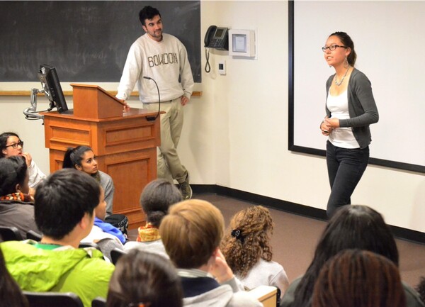 메인주에 있는 우수한 인문계 보든(Bowdoin) 칼리지에 다닌 맘다니는 캠퍼스 활동이 적극적이었다. 팔레스타인을 지지하는 학생 조직을 만들기도 했다. 그는 가자 전쟁을 의도적인 인종 대량 학살로 규정한다. (The Bowdoin Orient)