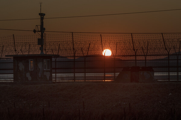 분단의 상징 임진강 철책 부근 일몰 광경. 연합뉴스 자료사진