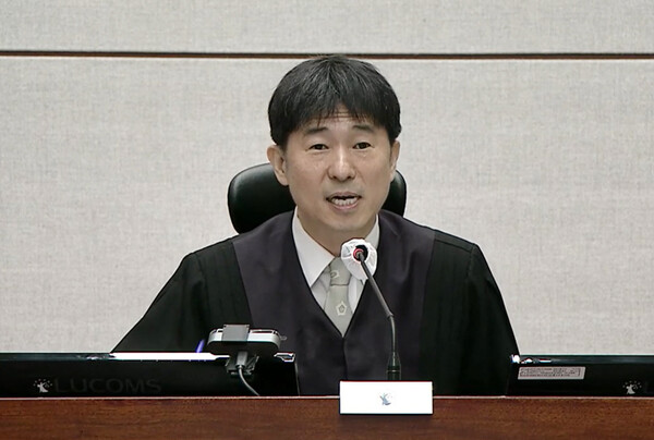 13일 서울 서초구 서울중앙지법에서 열린 윤석열 전 대통령의 내란 우두머리·직권남용 권리행사 방해 혐의 사건 속행 공판에서 지귀연 부장판사가 발언하고 있다. 2025.10.13. 연합뉴스