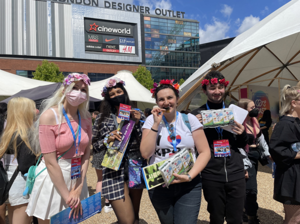 2022년 7월 영국 런던에서 열린 ‘K팝 페스티벌’에서 방문객들이 한국산 김을 맛보고 있다. (해양수산부 제공)