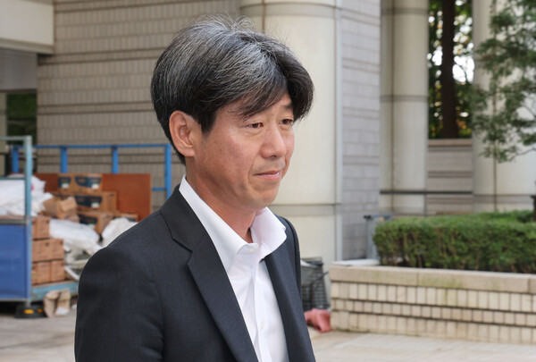 대장동 개발 비리 의혹으로 재판에 넘겨진 남욱 변호사가 31일 서울 서초구 중앙지법에서 열린 1심 선고공판에 출석하고 있다. 2025.10.31 [공동취재] 연합뉴스