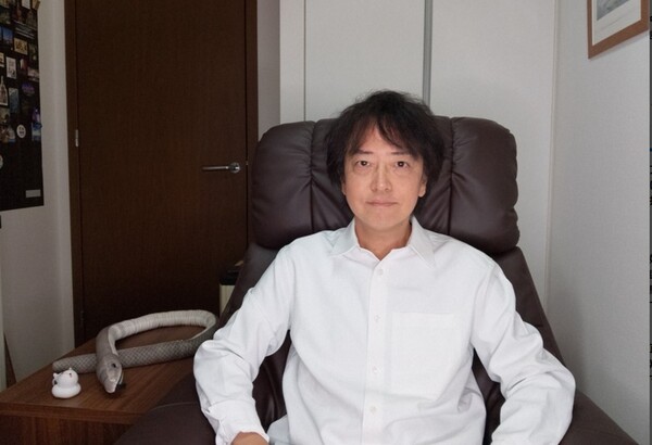 일본 작가 나카무라 후미노리. 마이니치신문 11월 7일