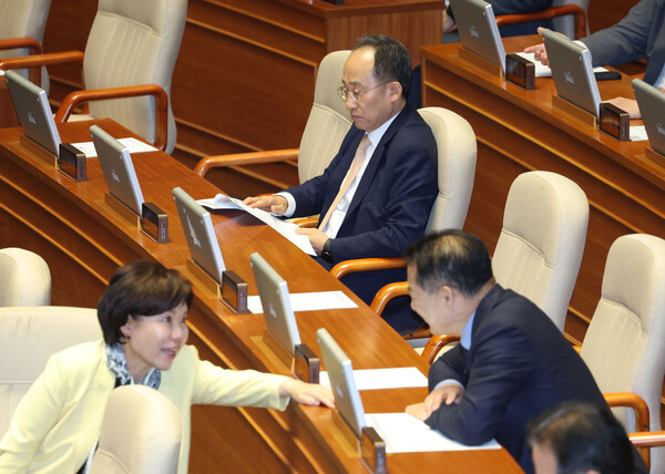 내란 중요임무 종사 혐의로 구속 영장이 청구된 국민의힘 추경호 의원이 13일 자신의 체포동의안 보고가 예정된 국회 본회의에 참석하고 있다. 2025.11.13. 연합뉴스