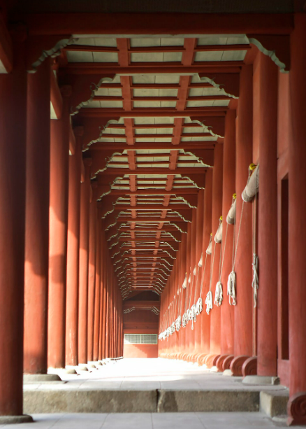 종묘 정전 전실 입구의 열주. (유네스코)