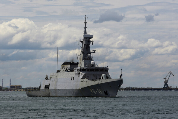 미국의 군사적 위협이 고조되는 가운데 베네수엘라 해군 순찰선이 2025년 10월 24일 베네수엘라 푸에르토 카베요에서 카리브해 연안을 항해하고 있다. 로이터 연합뉴스