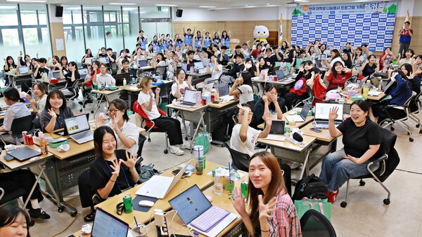 대한적십자사 서울지사가 주최한 '제6회 전국 대학생 나눔·봉사 프로그램 기획 해커톤' 대회에 참가한 대학생들. 2025.8.23. 연합뉴스