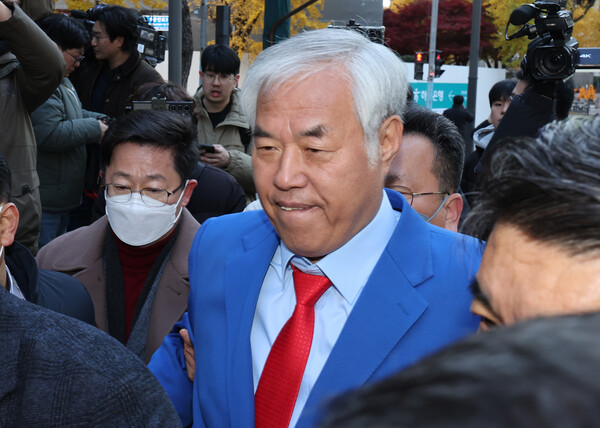 서울서부지법 폭력 난동 사태의 배후로 지목된 전광훈 사랑제일교회 목사가 18일 피의자 신분으로 서울경찰청에 출석하고 있다. 2025.11.18. 연합뉴스