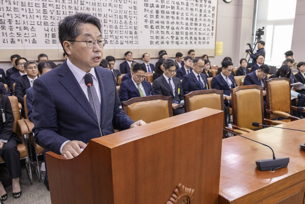 노만석 검찰총장 직무대행이 27일 서울 여의도 국회 법제사법위원회에서 열린 2025년 국정감사에서 기관 업무 보고를 하고 있다. 2025.10.27 연합뉴스