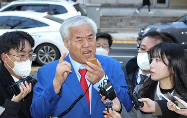 서울서부지법 폭력 난동 사태의 배후 혐의를 받는 전광훈 사랑제일교회 목사가 21일 경찰에 재출석했다. 2025.11.21 연합뉴스