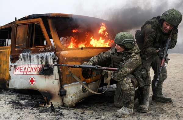  21일 러시아 루한스크에서 제25 연합군 예하 제164 여단 군인들이 보병 돌격 훈련을 받고 있다. 2025. 11. 21 [타스=연합뉴스]