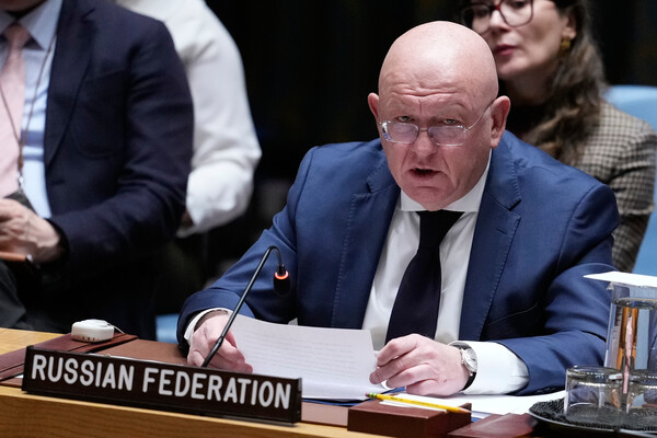 바실리 네벤자 유엔 주재 러시아 대사가 20일 유엔 본부에서 열린 유엔 안전보장이사회 회의에서 우크라이나 이슈와 관련해 발언하고 있다. 2025. 11. 20 [AP=연합뉴스]