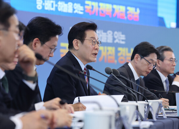 이재명 대통령이 6일 창원 성산구 창원컨벤션센터에서 열린 '경남의 마음을 듣다' 타운홀미팅 간담회에서 발언하고 있다. 2026.2.6. 연합뉴스