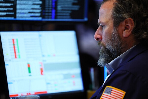 12�� ���� �ŷ��� ����Ǵ� ���� Ʈ���̴����� �������ǰŷ��� ���忡�� ������ ���� �ִ�. �̶� ����� ȣ������ ������ ����ؾ� �Ѵٴ� ����Ÿ�� �ϸ޳����� �߾����� ������ ����ϸ鼭, �ٿ� ���� ������ 500����Ʈ �̻� �϶� ����ϴ� �� �ְ��� �޶��ϰ� �ִ�.. 2026. 03. 12 [AFP=���մ���]