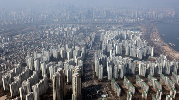 서울 송파구 롯데월드타워에서 바라본 강남3구 아파트 모습. 2026.3.17. 연합뉴스