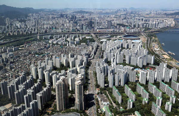 아파트 가격 ‘강남↓ 비강남↑’ …공급이 해법될까